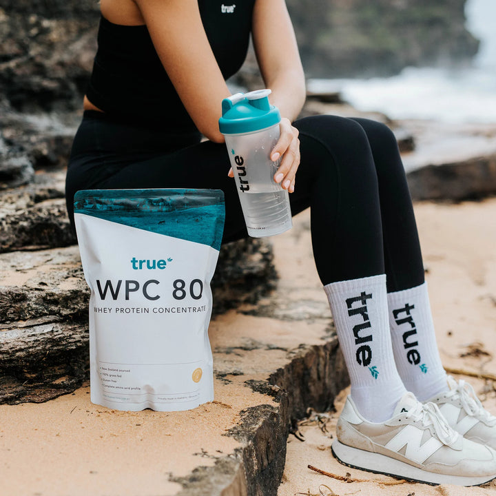 True Protein Protein Shaker 660ml with WPC and socks